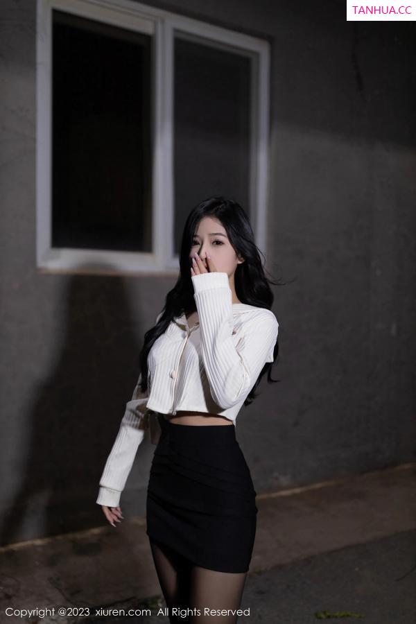   [XiuRen]高清写真图 2023.10.31 No.7588 谭小灵 黑丝美腿第2张图片